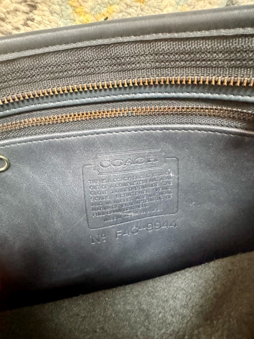 Vintage Coach 9944 Taylor Zip Genuine Leather Shoulder Bag in Navy - Picture 4 of 8